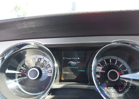 2013 Ford Mustang V6 Premium z USA, uszkodzony, nr VIN 1ZVBP8EM3D5236629